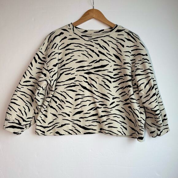 Velvet By Graham and Spencer Hilda Pullover Top Animal Print Medium Cream - Picture 1 of 11